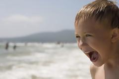 Επτά αποτελεσματικοί τρόποι να προφυλάξετε τα παιδιά από τον ήλιο