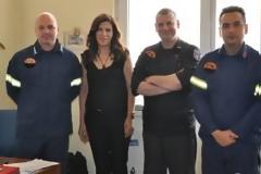 Η Γεωργία Μπόκα δίπλα στους πυροσβέστες στο Αγρίνιο