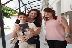 Πώς δυο γονείς κάνουν συναρπαστική τη ζωή του κωφού παιδιού τους