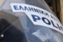 Χειροπέδες σε 40χρονο στη Βόνιτσα γιατί κλώτσησε και έσπασε καθρέφτη αυτοκινήτου