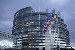 Τράπεζες και social media απειλούν την Δημοκρατία, πιστεύουν οι Ευρωπαίοι