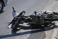 Μυτιλήνη: Ανήλικος χωρίς δίπλωμα μηχανής παρέσυρε δυο αστυνομικούς