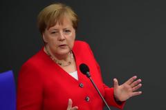 Η Μέρκελ παραδέχεται ότι διαφωνεί με τον Μακρόν για τον νέο πρόεδρο της Κομισιόν