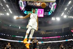 Πόσα χρήματα έχει βγάλει μέχρι σήμερα ο Γιάννης Αντετοκούνμπο -Ζαλίζει το ποσό