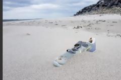 Το μυστήριο με τα αθλητικά παπούτσια που ξεβράζονται σε παραλίες