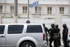 Φυλακές Κορυδαλλού: Μέχρι και τραπέζια του πόκερ βρήκαν τα ΕΚΑΜ!