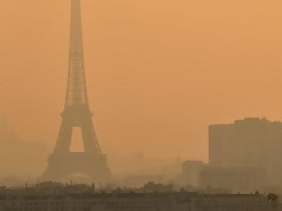 Φωτογραφία για Ατμοσφαιρική ρύπανση και καύσωνας «πνίγουν» το Παρίσι