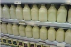 Δείτε το κόλπο για να αναγνωρίζετε πόσες φορές έχει παστεριωθεί το γάλα (φωτογραφία)