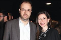 Συνεχίζεται το προεκλογικό «πάρτι» διορισμών και μετατάξεων: Στην Εθνική Βιβλιοθήκη η σύζυγος Θεοχαρόπουλου!