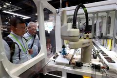 Έρευνα: Ρομπότ θα εξαφανίσουν 20 εκατομμύρια θέσεις εργασίας στη βιομηχανία ως το 2030