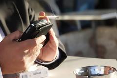 Αντικαπνιστικός νόμος: Δεν ισχύει για τον πρόεδρο της ΗΔΙΚΑ που εγκρίνει δαπάνη για αγορά σταχτοδοχείων