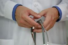 Νοσοκομειακοί γιατροί: Να καταργηθεί η υπουργική απόφαση για την ιατρική εξειδίκευση