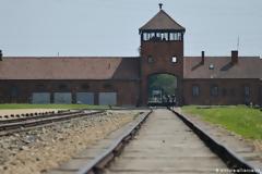 Οι Ολλανδικοί Σιδηρόδρομοι θα αποζημιώσουν τους Εβραίους που μεταφέρθηκαν με τραίνα της εταιρείας σε στρατόπεδα συγκέντρωσης