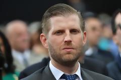 Σερβιτόρα έφτυσε τον γιο του Τραμπ σε coctail bar Ελληνοαμερικανού ιδιοκτήτη στο Σικάγο