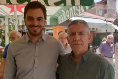 Ο Βασίλης Γκαλογιάννης με τον Γραμματέα της Κεντρικής Επιτροπής του ΚΙΝΑΛ  Μανώλη Χριστοδουλάκη (εικόνα)