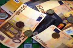 ΣΕΒ: 6 στα 10 ευρώ των μισθωτών καταλήγουν ...στο Κράτος!