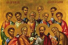 Πρωτ. Βασίλειος Γιαννακόπουλος: Οι άγιοι Απόστολοι με τη ζωή τους νίκησαν τους πολλούς. Νίκησαν οι δώδεκα τα εκατομμύρια ανθρώπων