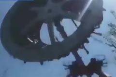 Τρόμος σε λούνα παρκ: Ρόδα έσπασε στα δύο και κατέρρευσε στο έδαφος! (video)