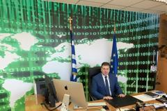 Ο επικεφαλής της Διεύθυνσης Ηλεκτρονικού Εγκλήματος εξηγεί πώς να προστατεύσετε τα παιδιά από τους κινδύνους στο Διαδίκτυο