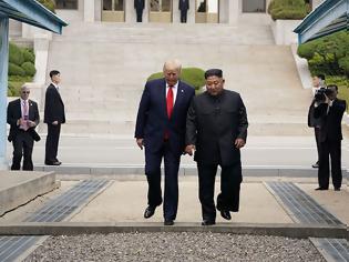 Φωτογραφία για Πάτησε Β.Κορέα ο Τράμπ - Ιστορικές στιγμές στην Αποστρατιωτικοποιημένη Ζώνη