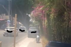 Ασυδοσία με την στάθμευση στα πεζοδρόμια της Ιξιάς - φώτο