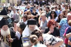 12210 - Αναχώρησε σήμερα η Αγία Ζώνη από την Κόρινθο – Συγκινητικές στιγμές εκτυλίχθηκαν στον Καθεδρικό Ναό του Αποστόλου Παύλου