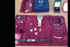 Ρόδος: Υπάλληλος χρυσοχοείου έκανε δώρο κλοπιμαία στο φίλο της