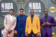 Τα αδέλφια Αντετοκούνμπο ιδρύουν ακαδημία μπάσκετ για άπορα παιδιά