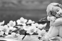 Παραιτήθηκε στέλνοντας... κηδειόχαρτο