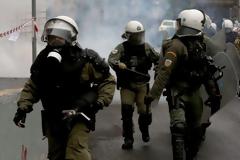 Ο στρατός στα Εξάρχεια