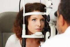 Ο καπνός από το τσιγάρο μπορεί να επιδεινώσει έναν αριθμό παθήσεων των ματιών.