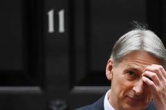 Βρετανός ΥΠΟΙΚ: Το Brexit χωρίς συμφωνία θα κόστίσει 90 δισ. λίρες στο δημόσιο ταμείο