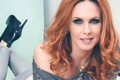 Η Εβελίνα Παπούλια πιο αποκαλυπτική από ποτέ...