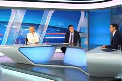 Το φιλί Κοσιώνη-Τσίπρα πριν από τη συνέντευξη στον ΣΚΑΪ