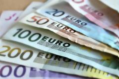 €1.000 επίδομα: Αιτήσεις έως Σήμερα (4/7)