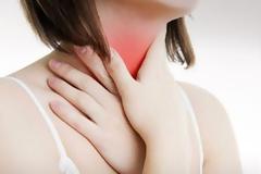 Τρεις φυσικοί τρόποι να αντιμετωπίσετε τον πονόλαιμο