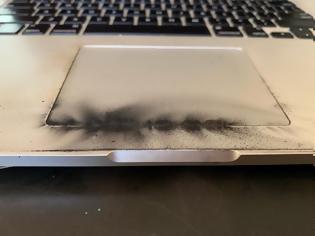 Φωτογραφία για Δείτε τι θα συμβεί εάν δεν αντικαταστήσετε τη μπαταρία του MacBook Pro 2015 15 ιντσών