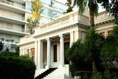 Γιατί αγοράζουν κλειδαριές στο Μαξίμου;