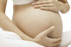 Γιατί κλωτσάει το μωρό στην κοιλιά; Όχι για το λόγο που νομίζετε