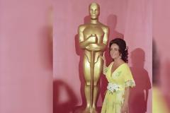 Στο «σφυρί» το φόρεμα της Ελίζαμπεθ Τέιλορ που φόρεσε τη βραδιά των 'Οσκαρ το 1974