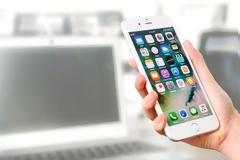 «Κομμένο» το Facebook στη δουλειά - Εργοδότες κατάσχουν κινητά!