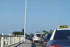 Κυκλοφοριακό κομφούζιο στο αεροδρόμιο Ρόδου - φωτο