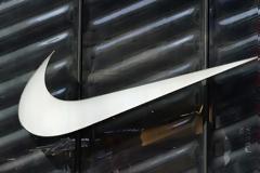 Πυρά από ...παντού για τα «επετειακά» παπούτσια της Nike με την επίμαχη σημαία (pics)