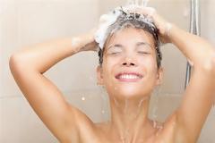 Απίστευτο: Τι κερδίζετε αν κάνετε ντους το πρωί και τι αν κάνετε βράδυ