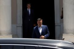 Αλλαγή σελίδας: Ο Τσίπρας παρέδωσε το Μαξίμου στον Μητσοτάκη (video)