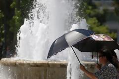 Καύσωνας: Στους 41-42 βαθμούς ο υδράργυρος την Τρίτη και τοπικές μπόρες στα βόρεια