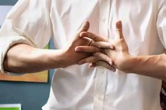 Τρίζουν, κάνουν κρακ οι αρθρώσεις σας; Γιατί συμβαίνει ο θόρυβος αυτός; Οφείλεται σε οστεοαρθρίτιδα;