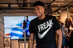 Αντετοκούνμπο: Από τα Σεπόλια... στη λίστα του Forbes!