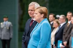 Νέο βίντεο: Η Μέρκελ δεν ξέρει τι προκαλεί το τρέμουλο και «πιστεύει ότι θα φύγει»