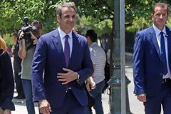 Μητσοτάκης: «Στοπ» στις προσλήψεις συγγενών - «Ψαλίδι» σε γενικές γραμματείες και μετακλητούς